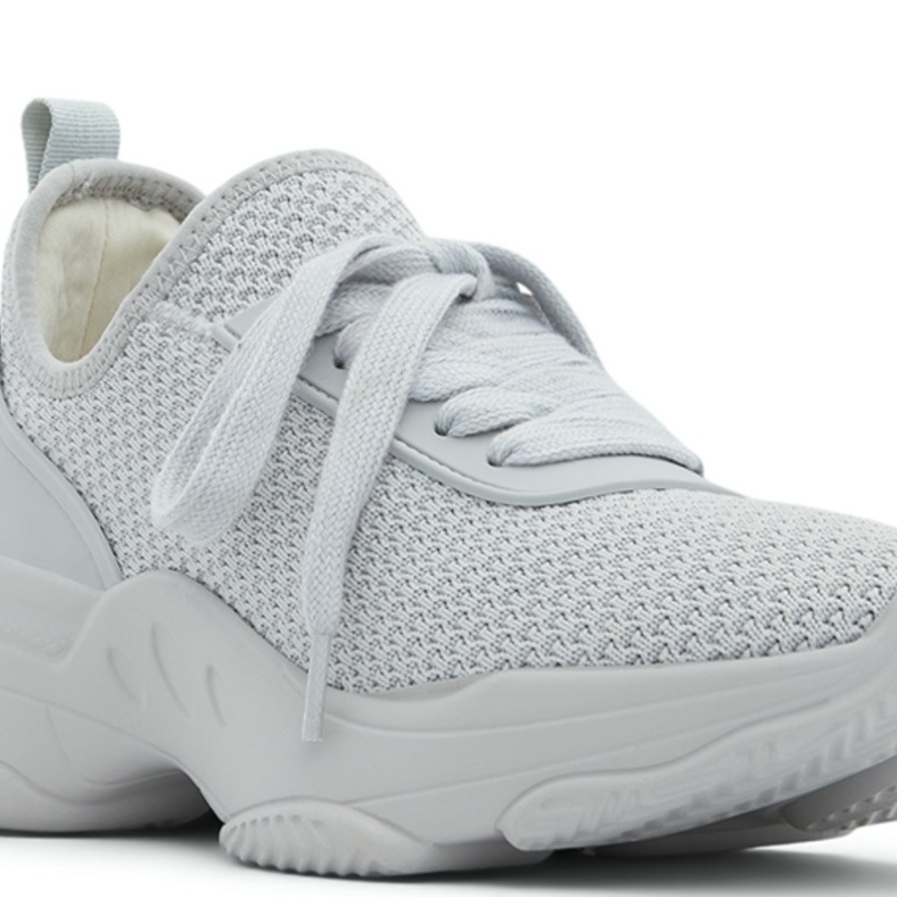 Spring sneakers size 9/19 for women